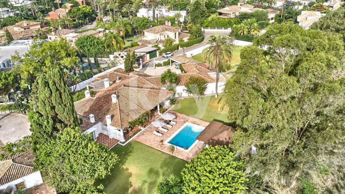 Large of 4.061 m2 plot for 3 villas in Guadalmina Baja