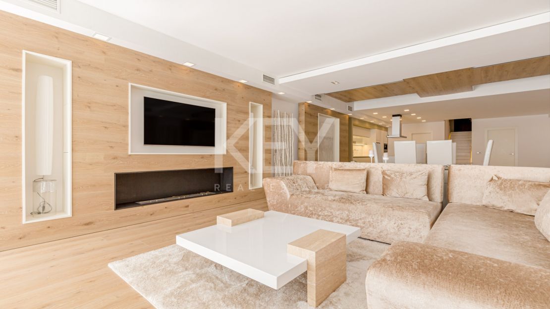 Deslumbrante apartamento dúplex de lujo frente al mar en Puerto Banús, Marbella