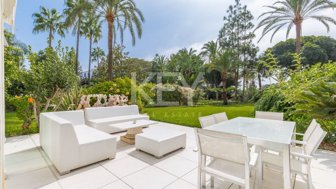 Deslumbrante apartamento dúplex de lujo frente al mar en Puerto Banús, Marbella
