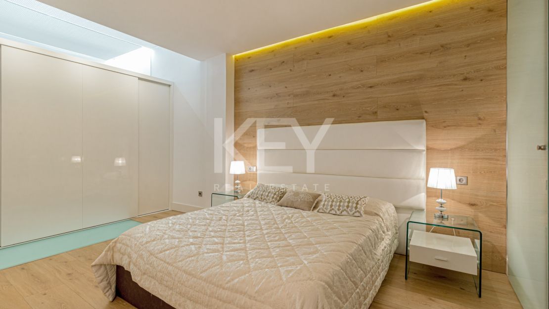 Deslumbrante apartamento dúplex de lujo frente al mar en Puerto Banús, Marbella