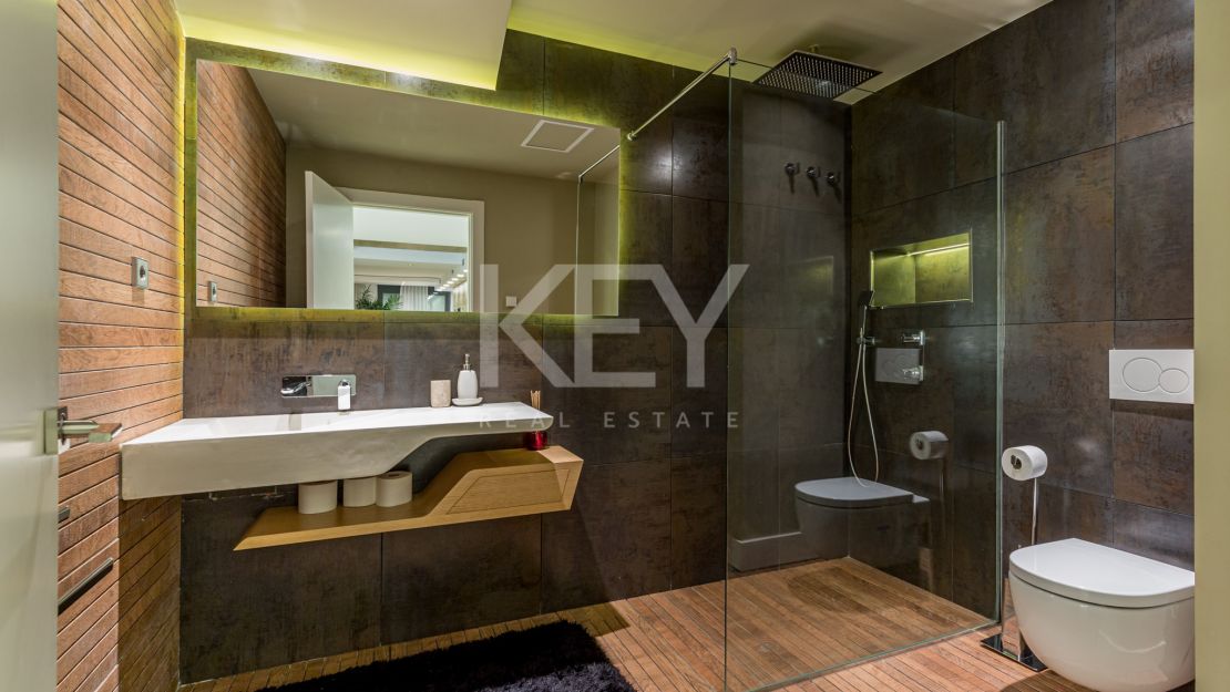 Deslumbrante apartamento dúplex de lujo frente al mar en Puerto Banús, Marbella