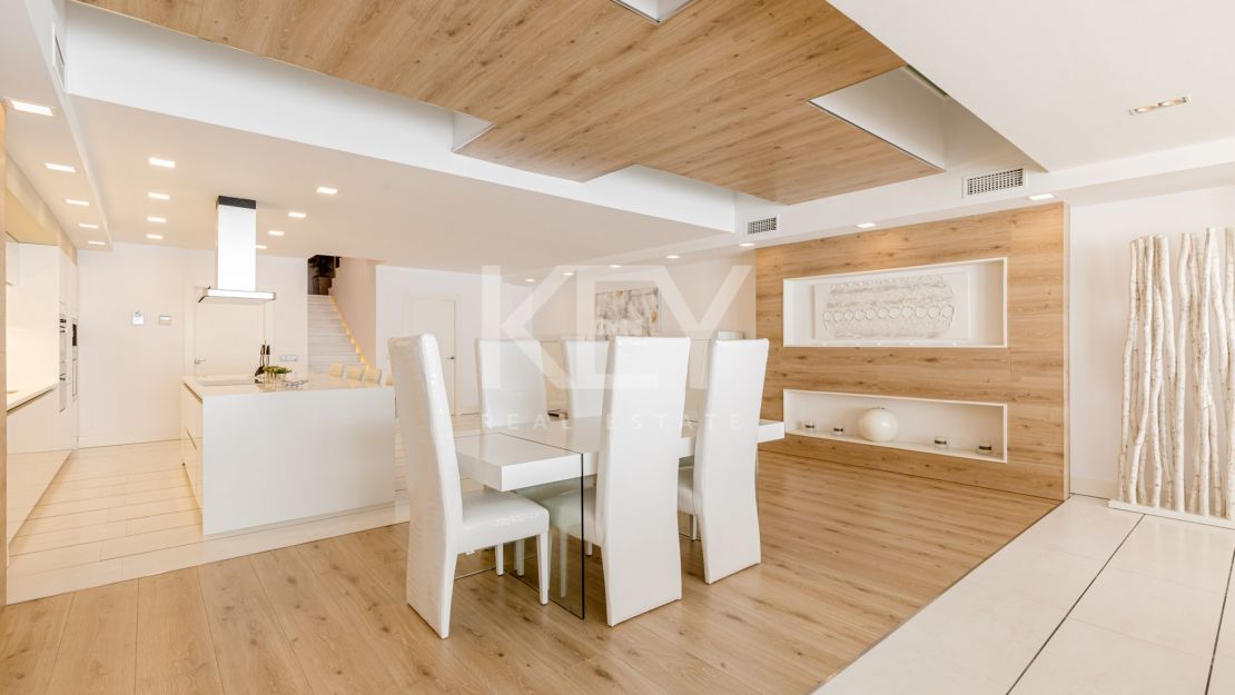Deslumbrante apartamento dúplex de lujo frente al mar en Puerto Banús, Marbella