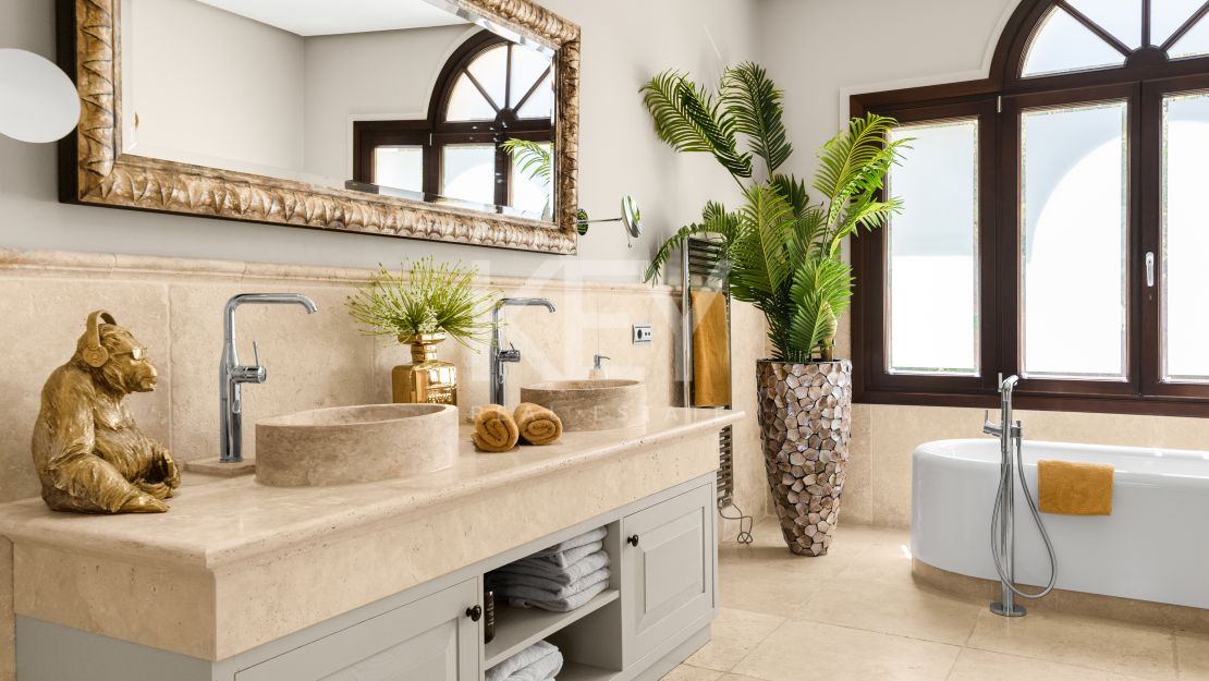 Роскошная вилла с видом на море Эль Эррохо, Бенаавис