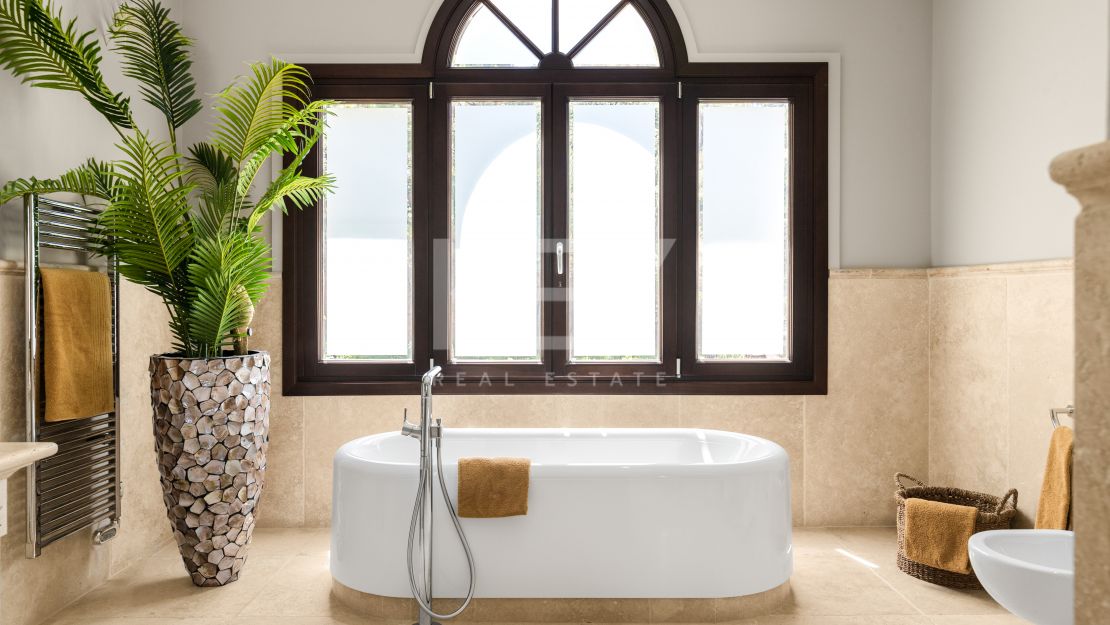 Роскошная вилла с видом на море Эль Эррохо, Бенаавис