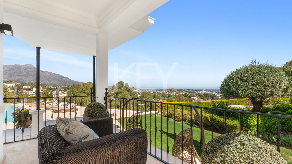 Роскошная вилла с видом на море Эль Эррохо, Бенаавис
