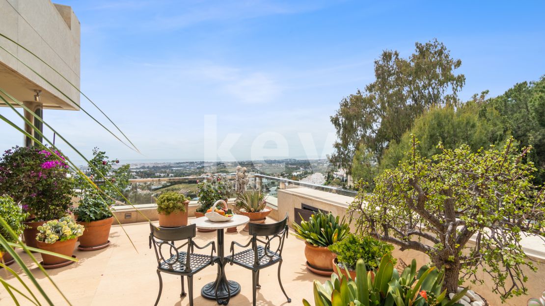 Spectacular duplex penthouse with panoramic sea views & 4 terraces at Nueva Andalucia