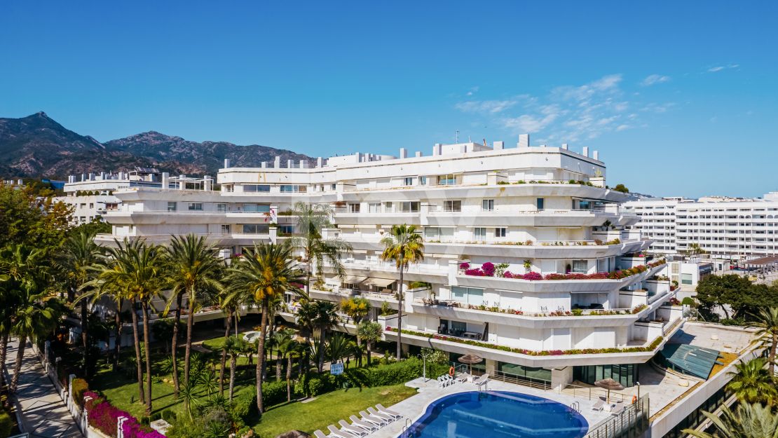 Lujoso Apartamento en Primera Línea de Playa en Venta en Mare Nostrum, Marbella
