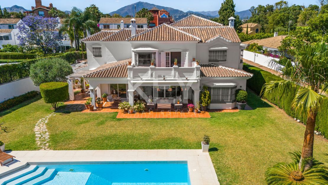 Luxurious villa for sale in Casasola, Estepona