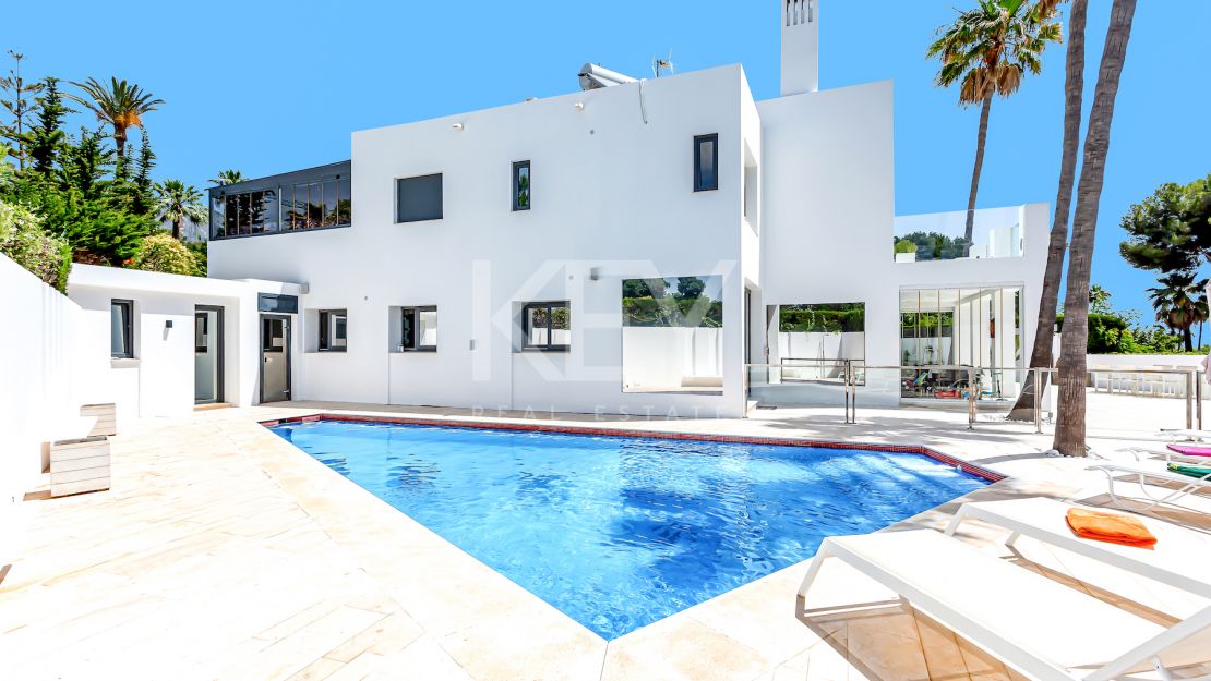 Villa moderna en venta en la Milla de Oro, Marbella