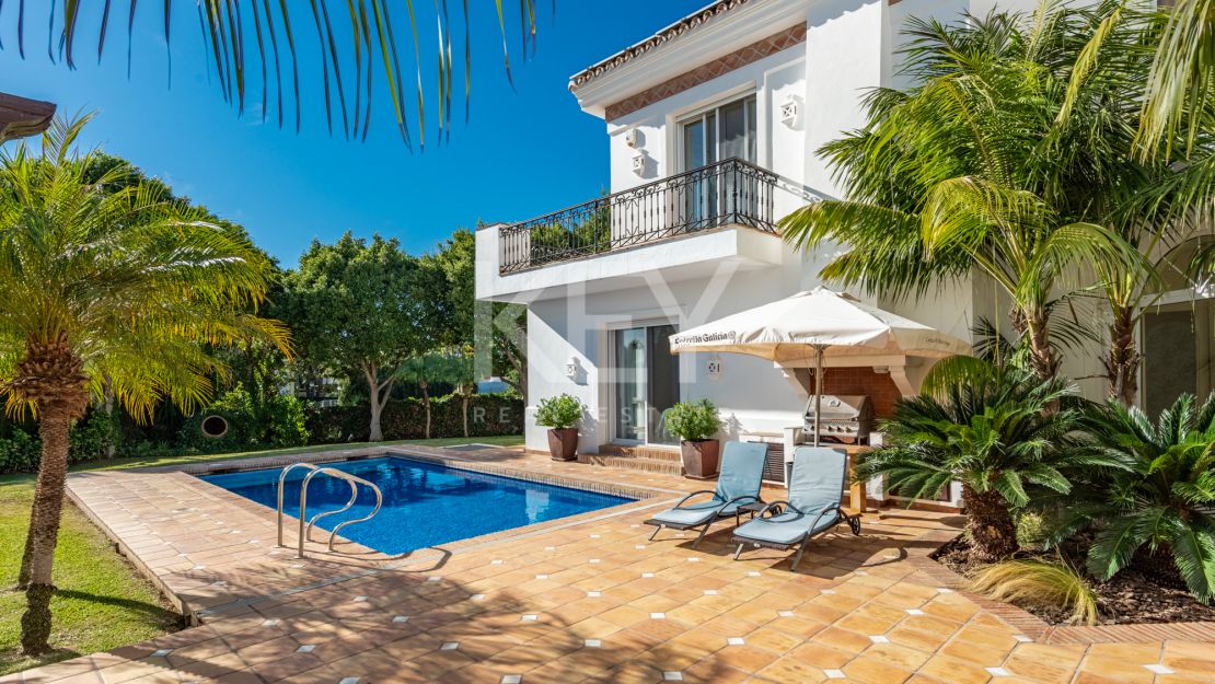 Lujosa villa en venta en la Milla de Oro, Marbella