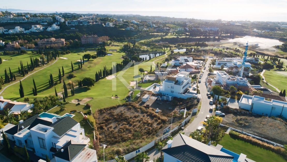 Amplia parcela con vistas en primera línea de golf en venta en Los Flamingos Golf, Benahavís