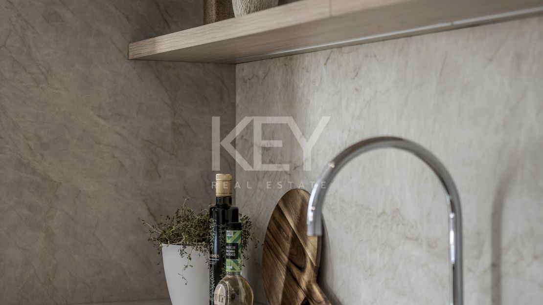 Elegant ground floor apartment with designer interiors in Altos Reales, Marbella Golden Mile