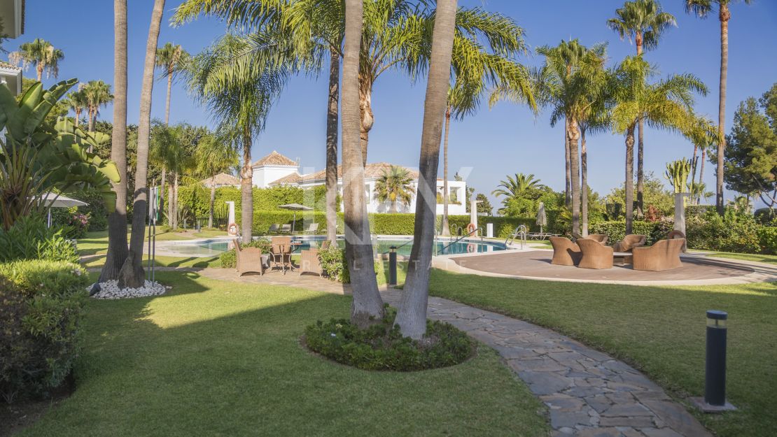 Elegant ground floor apartment with designer interiors in Altos Reales, Marbella Golden Mile