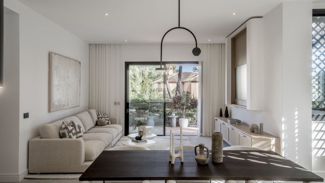Elegant ground floor apartment with designer interiors in Altos Reales, Marbella Golden Mile