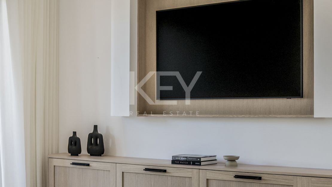 Elegant ground floor apartment with designer interiors in Altos Reales, Marbella Golden Mile