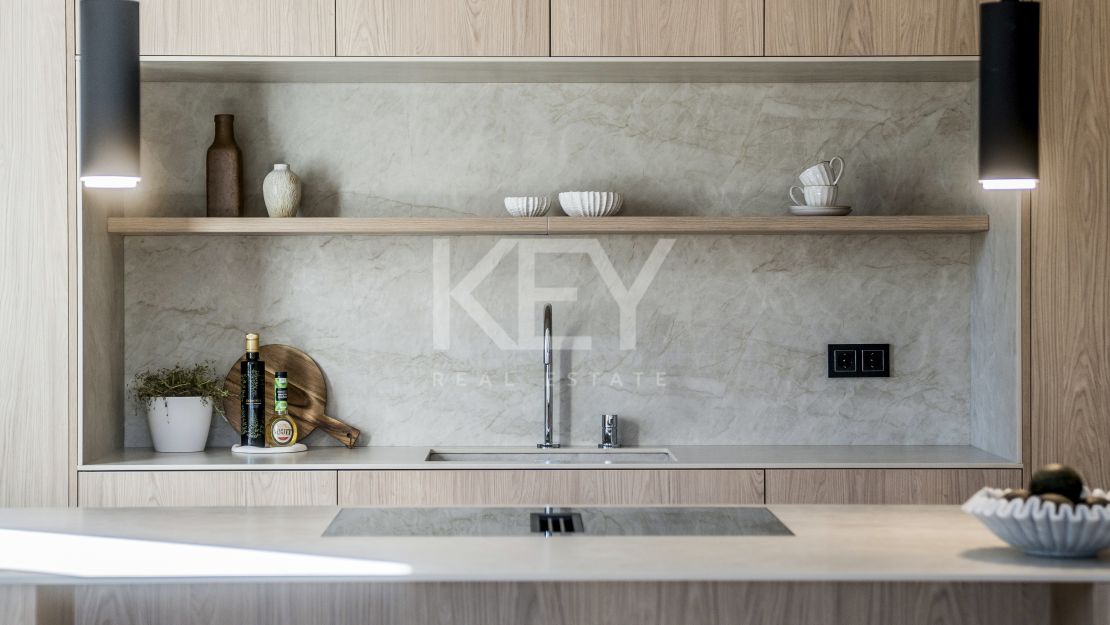 Elegant ground floor apartment with designer interiors in Altos Reales, Marbella Golden Mile