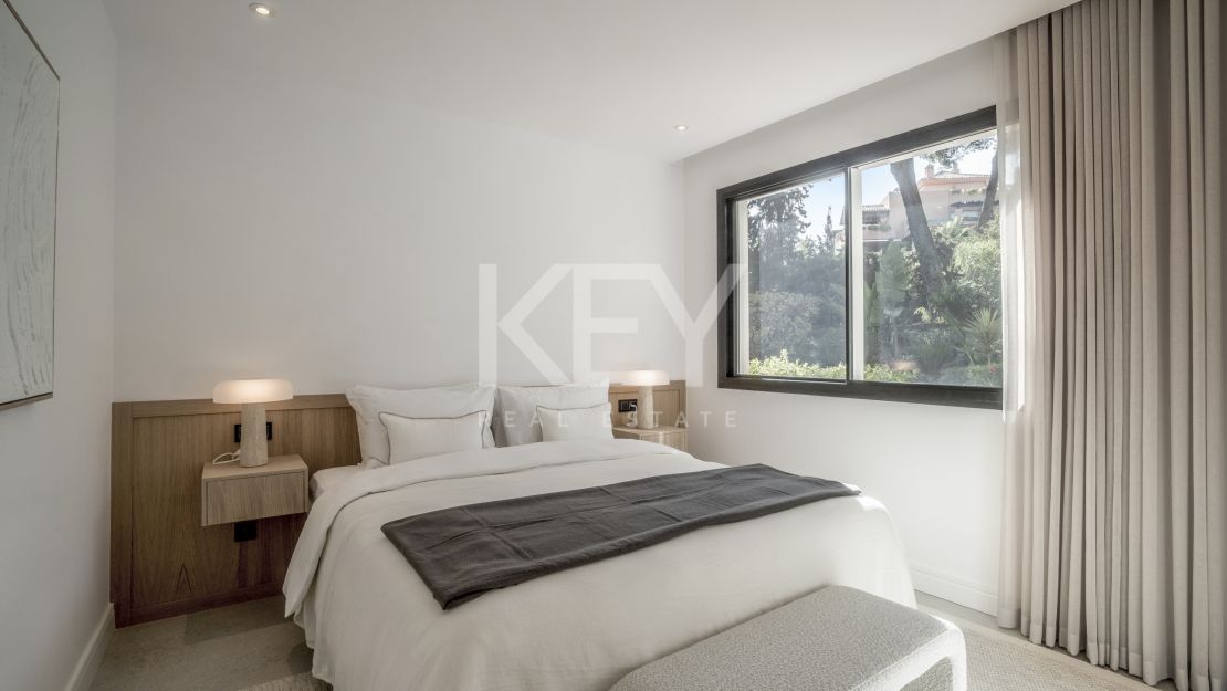 Elegant ground floor apartment with designer interiors in Altos Reales, Marbella Golden Mile