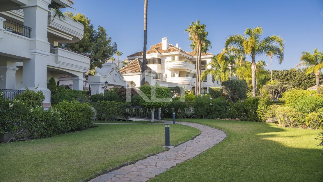 Elegant ground floor apartment with designer interiors in Altos Reales, Marbella Golden Mile