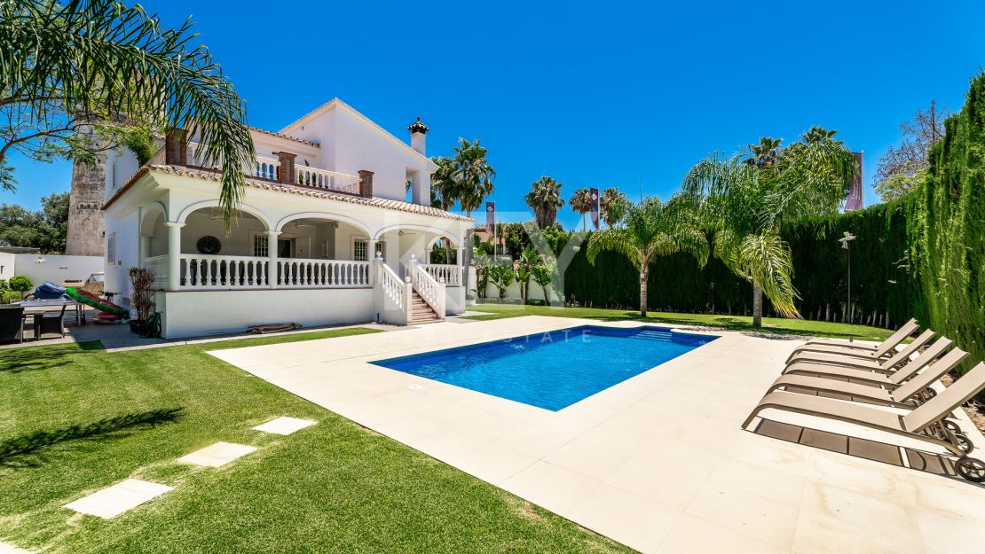 Villa de lujo en venta y alquiler de corta temporada en Atalaya de Rio Verde, Nueva Andalucía, Marbella