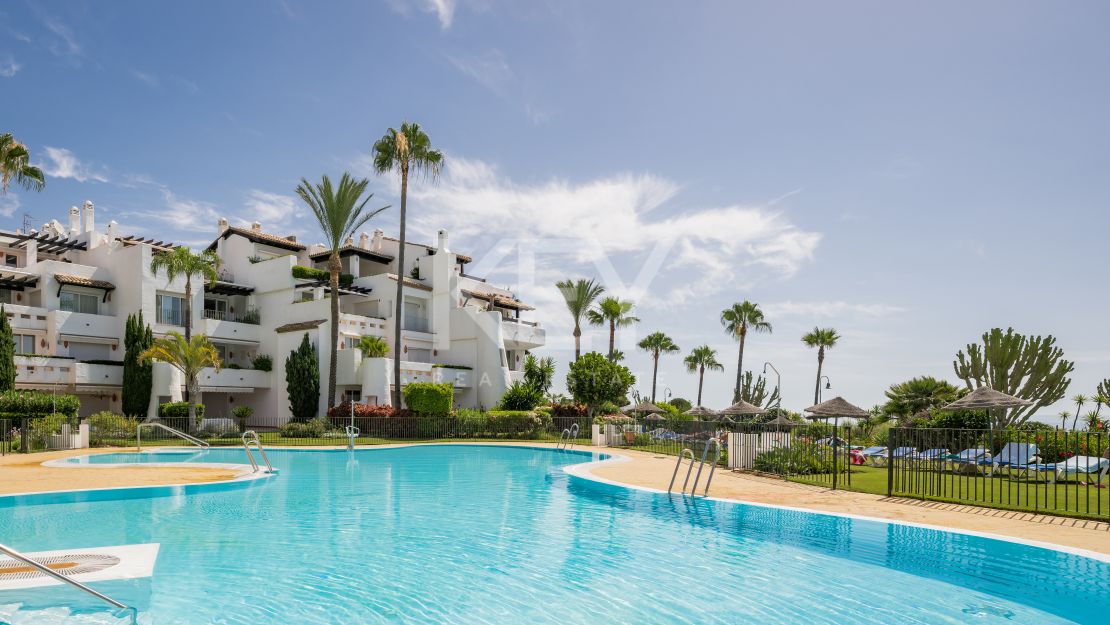 Encantador apartamento en planta baja en venta en Costalita, Estepona