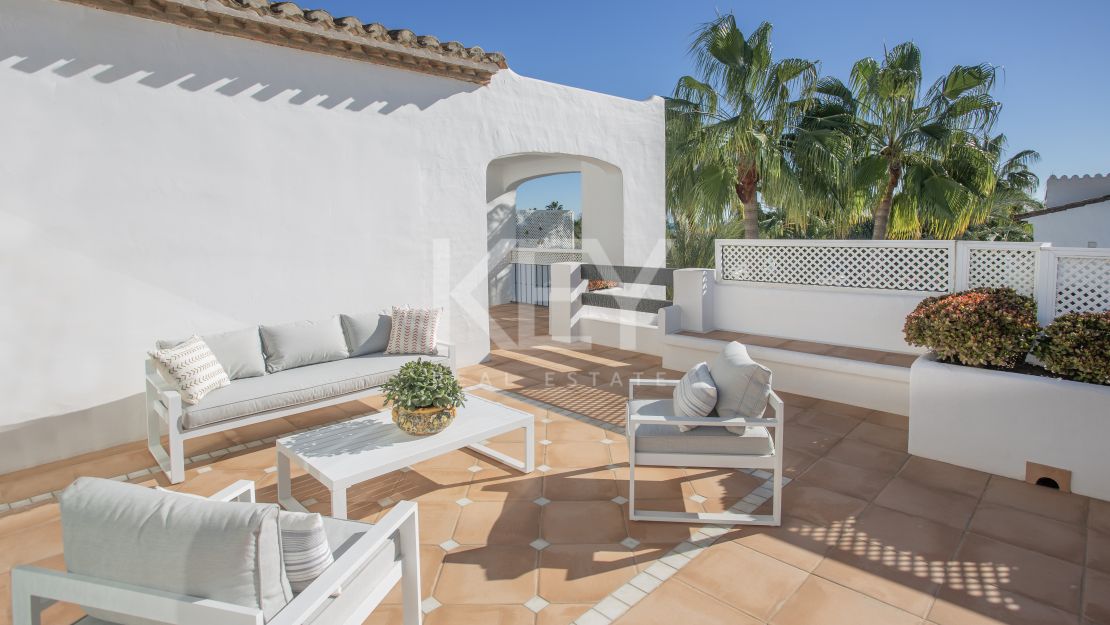 Stunning duplex penthouse for sale on the Golden Mile, Marbella