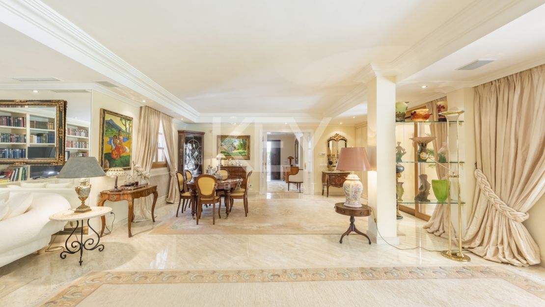 Lujosa villa en venta en Las Brisas, Nueva Andalucía, Marbella