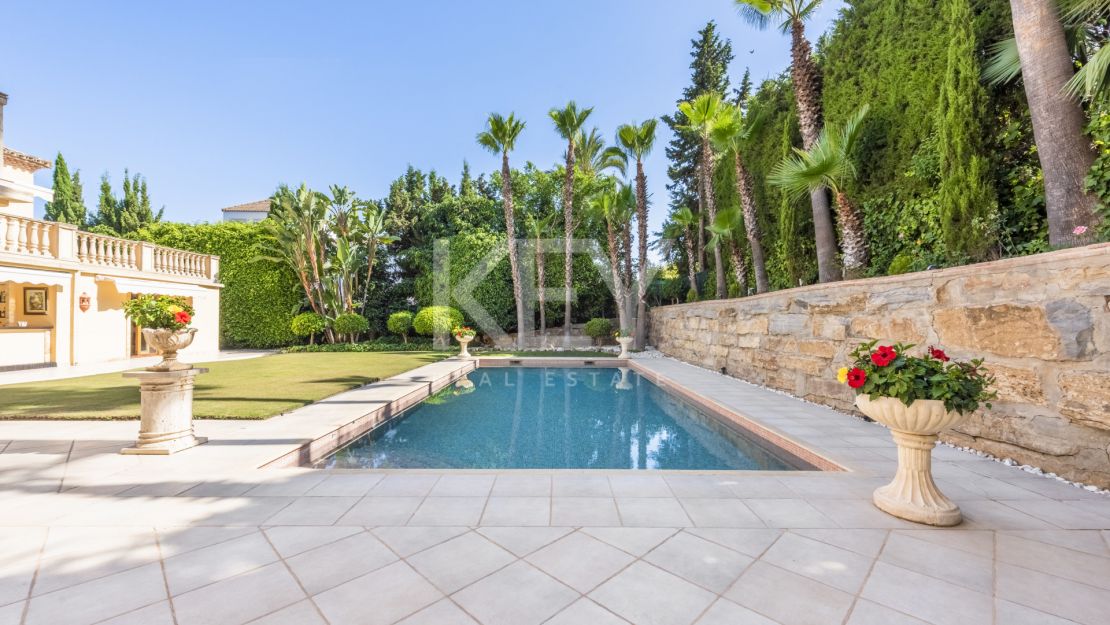 Lujosa villa en venta en Las Brisas, Nueva Andalucía, Marbella