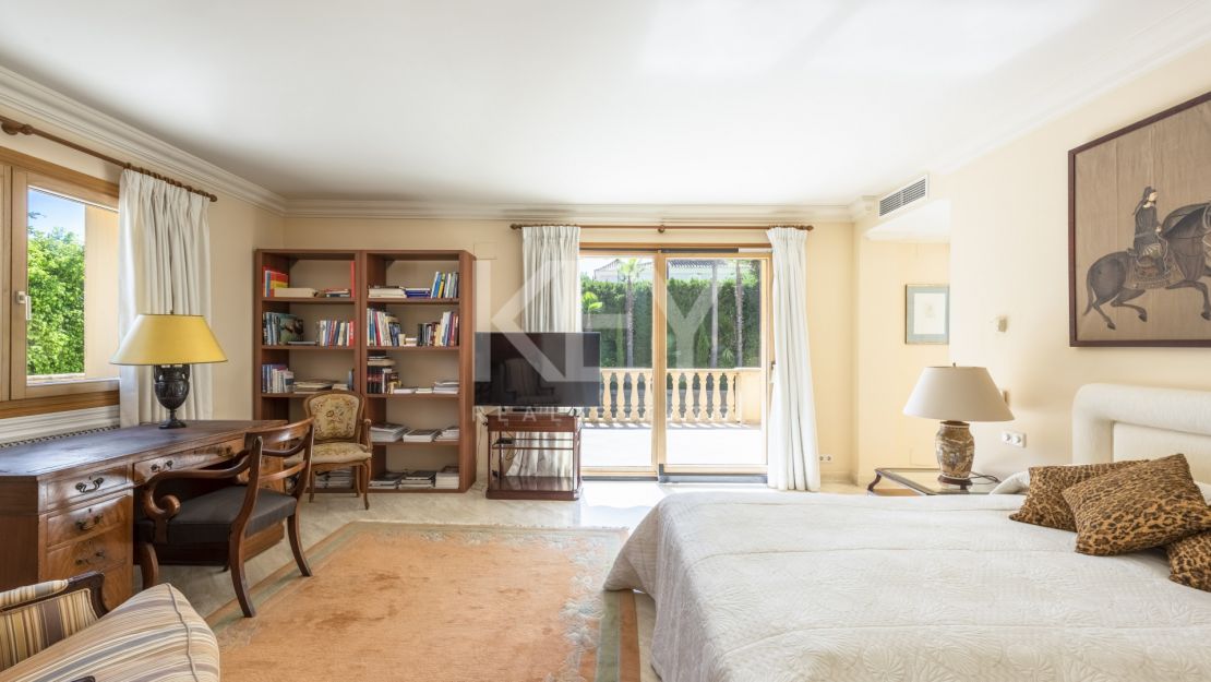 Lujosa villa en venta en Las Brisas, Nueva Andalucía, Marbella