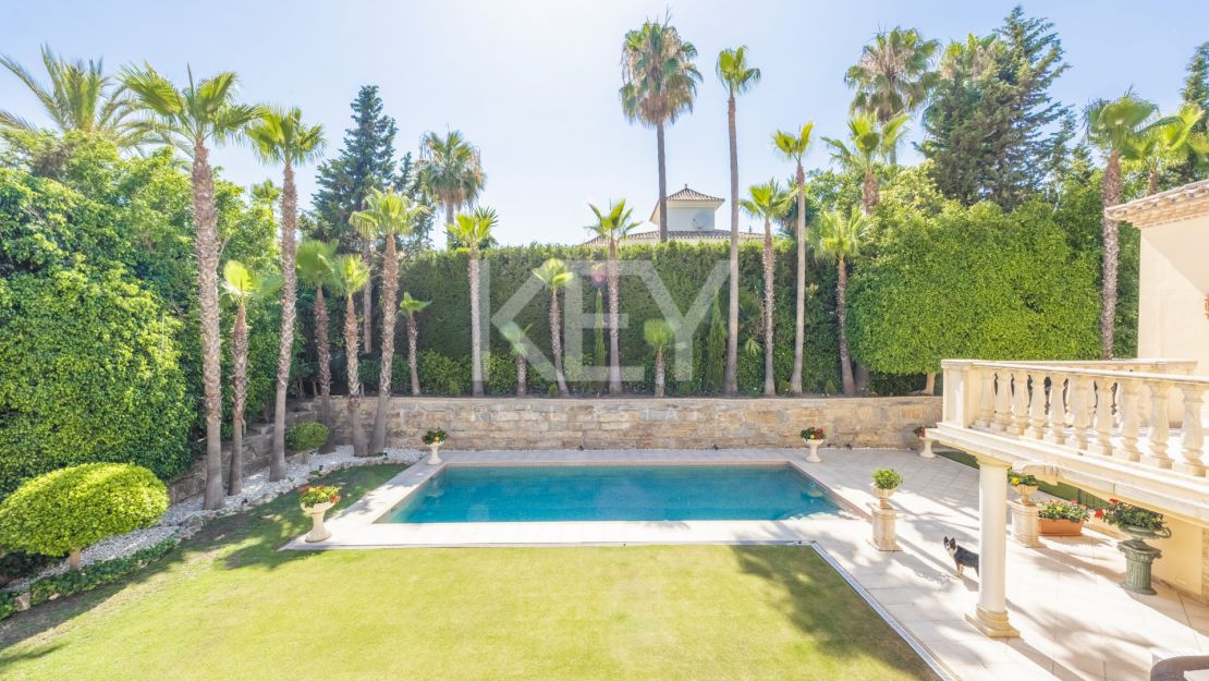 Lujosa villa en venta en Las Brisas, Nueva Andalucía, Marbella