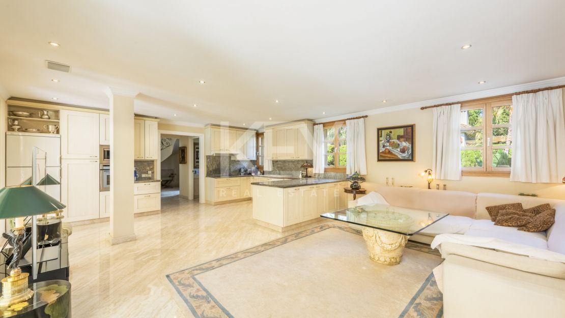 Lujosa villa en venta en Las Brisas, Nueva Andalucía, Marbella