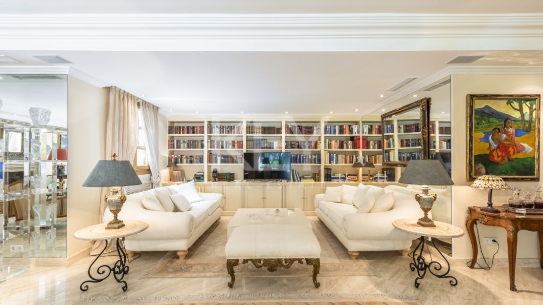 Lujosa villa en venta en Las Brisas, Nueva Andalucía, Marbella