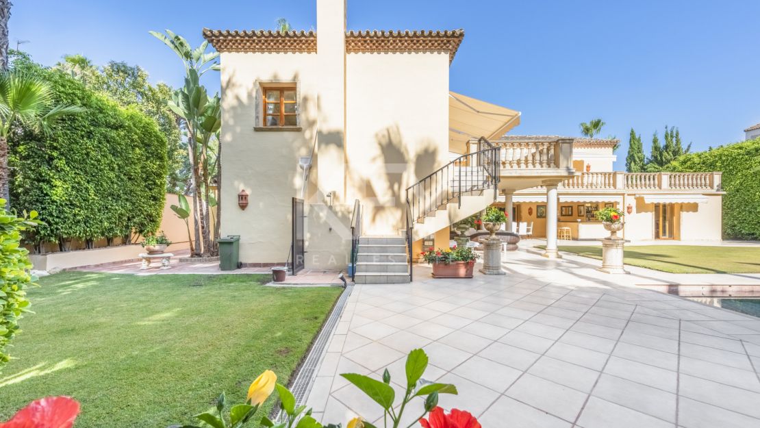 Lujosa villa en venta en Las Brisas, Nueva Andalucía, Marbella