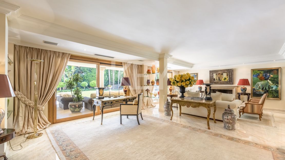 Lujosa villa en venta en Las Brisas, Nueva Andalucía, Marbella