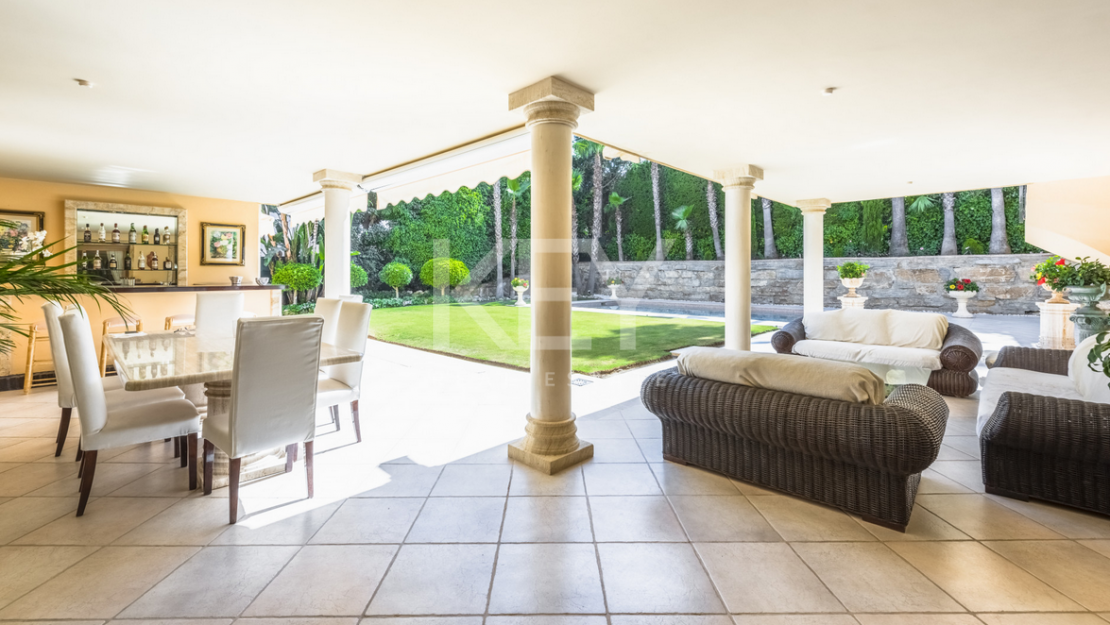 Lujosa villa en venta en Las Brisas, Nueva Andalucía, Marbella