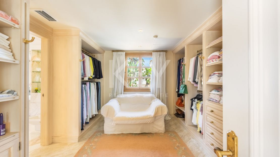 Lujosa villa en venta en Las Brisas, Nueva Andalucía, Marbella