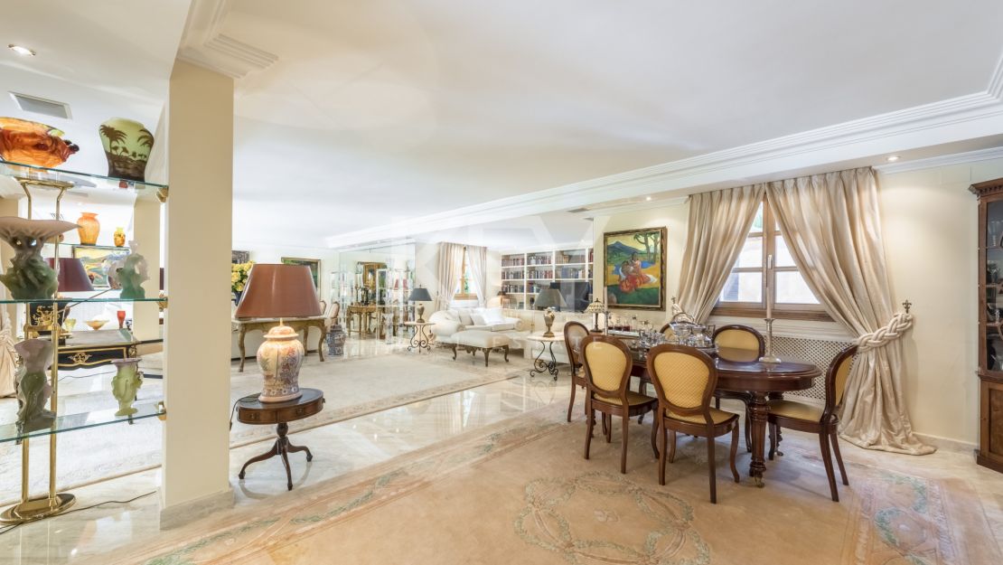 Lujosa villa en venta en Las Brisas, Nueva Andalucía, Marbella