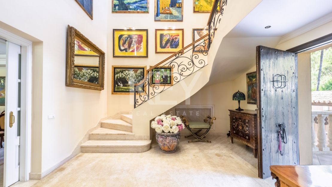 Lujosa villa en venta en Las Brisas, Nueva Andalucía, Marbella