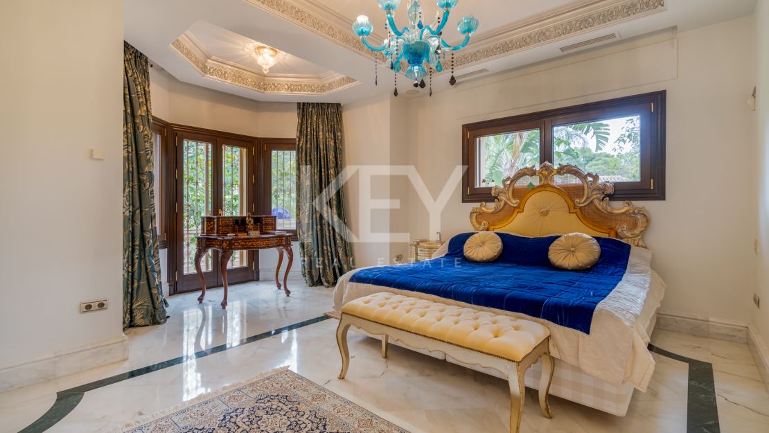 Потрясающая вилла на продажу на Золотой Миле, Марбея