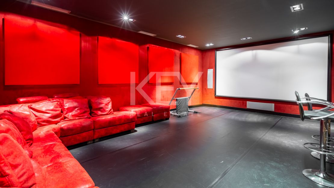 Потрясающая вилла на продажу на Золотой Миле, Марбея