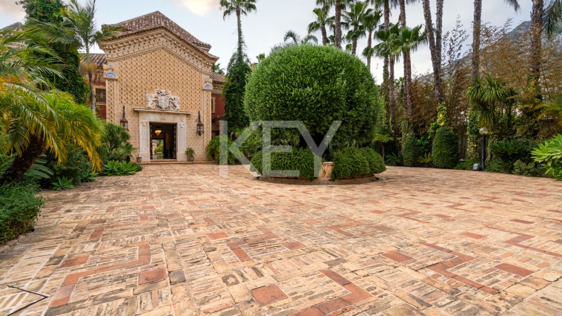 Потрясающая вилла на продажу на Золотой Миле, Марбея