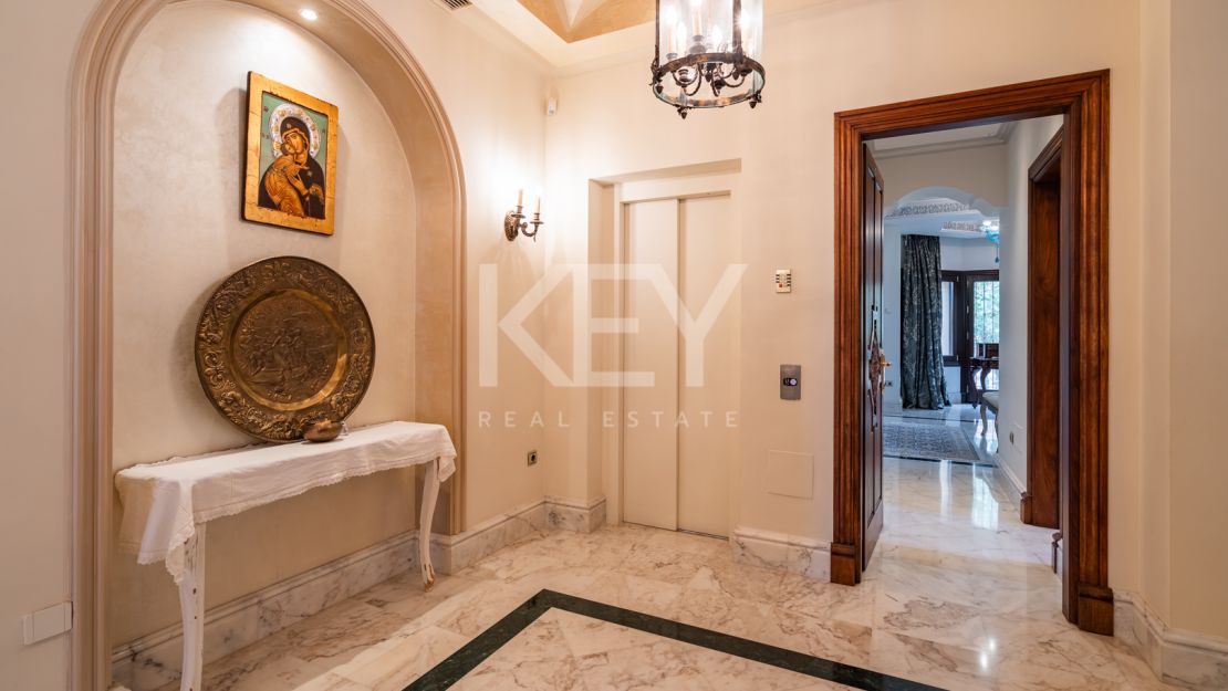 Потрясающая вилла на продажу на Золотой Миле, Марбея