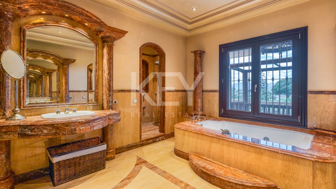 Потрясающая вилла на продажу на Золотой Миле, Марбея