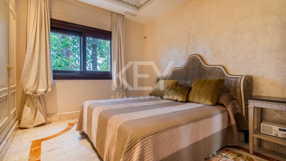 Потрясающая вилла на продажу на Золотой Миле, Марбея