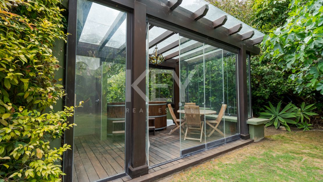 Потрясающая вилла на продажу на Золотой Миле, Марбея