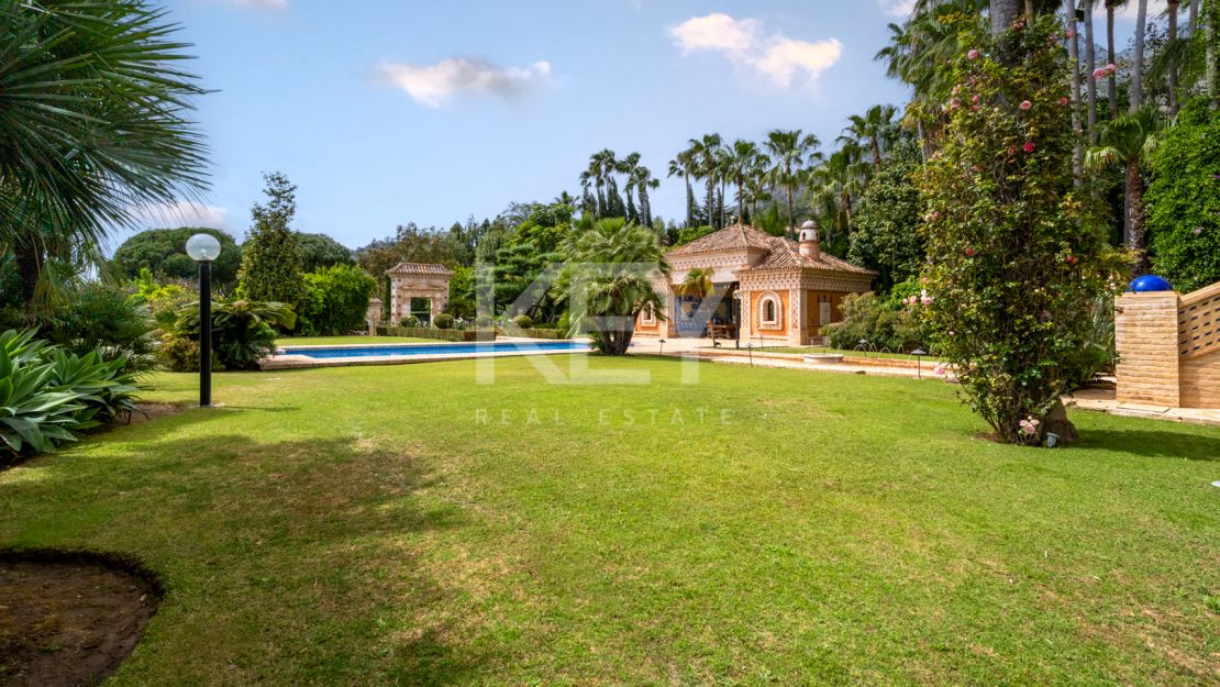 Потрясающая вилла на продажу на Золотой Миле, Марбея