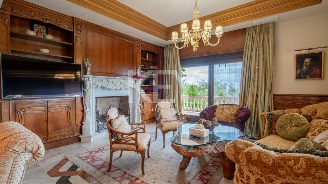 Потрясающая вилла на продажу на Золотой Миле, Марбея