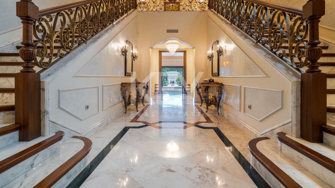 Потрясающая вилла на продажу на Золотой Миле, Марбея