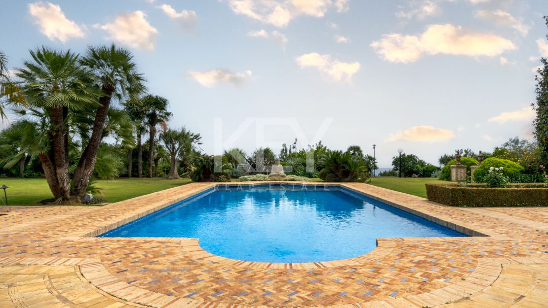 Потрясающая вилла на продажу на Золотой Миле, Марбея