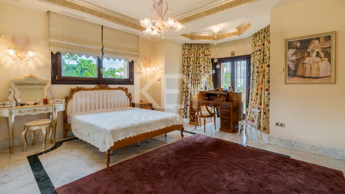 Потрясающая вилла на продажу на Золотой Миле, Марбея