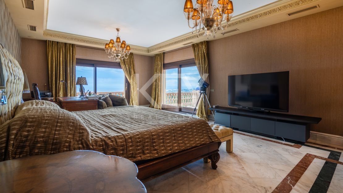 Потрясающая вилла на продажу на Золотой Миле, Марбея